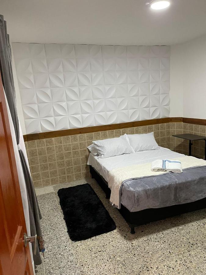 Casa Al Frente Del Pueblito Paisa Appartamento Medellín Esterno foto