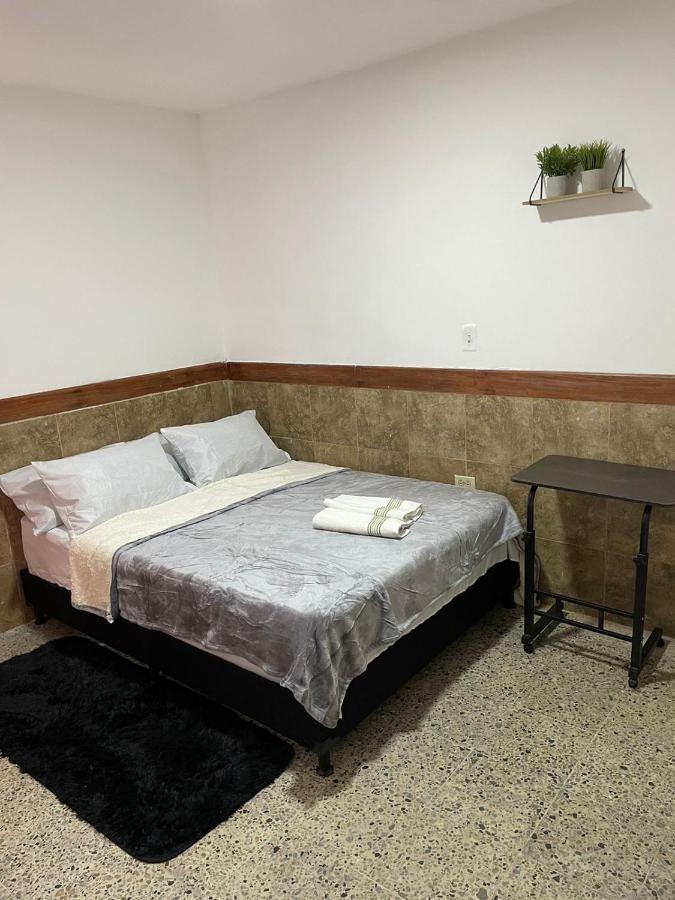 Casa Al Frente Del Pueblito Paisa Appartamento Medellín Esterno foto