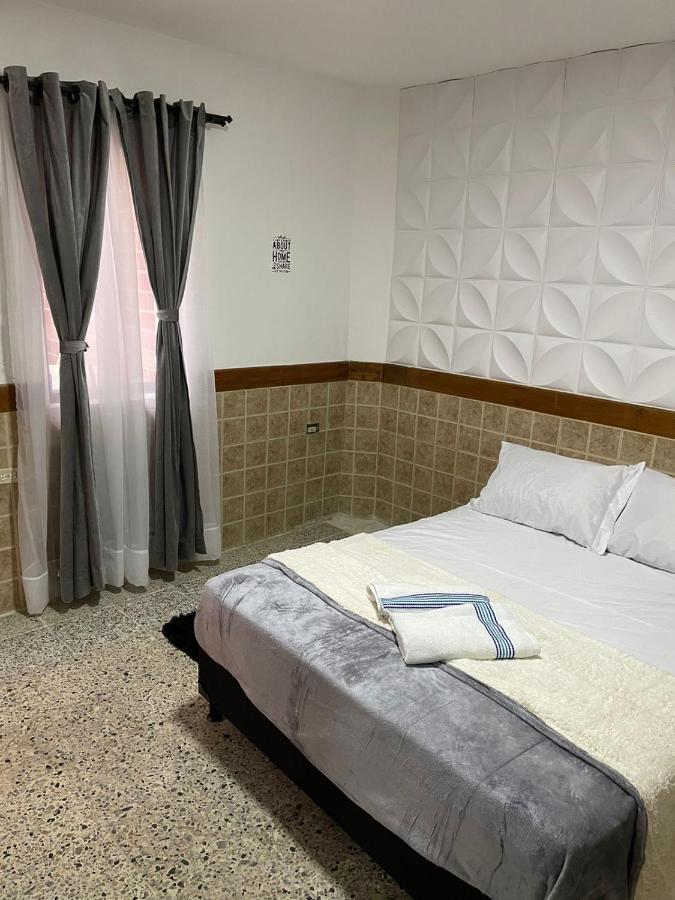 Casa Al Frente Del Pueblito Paisa Appartamento Medellín Esterno foto