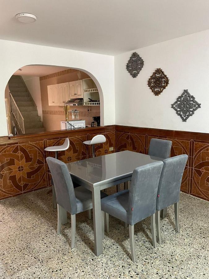Casa Al Frente Del Pueblito Paisa Appartamento Medellín Esterno foto