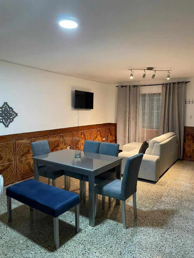 Casa Al Frente Del Pueblito Paisa Appartamento Medellín Esterno foto
