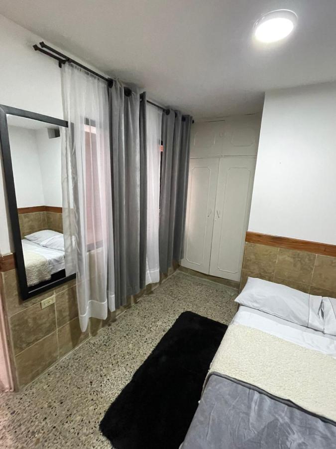 Casa Al Frente Del Pueblito Paisa Appartamento Medellín Esterno foto