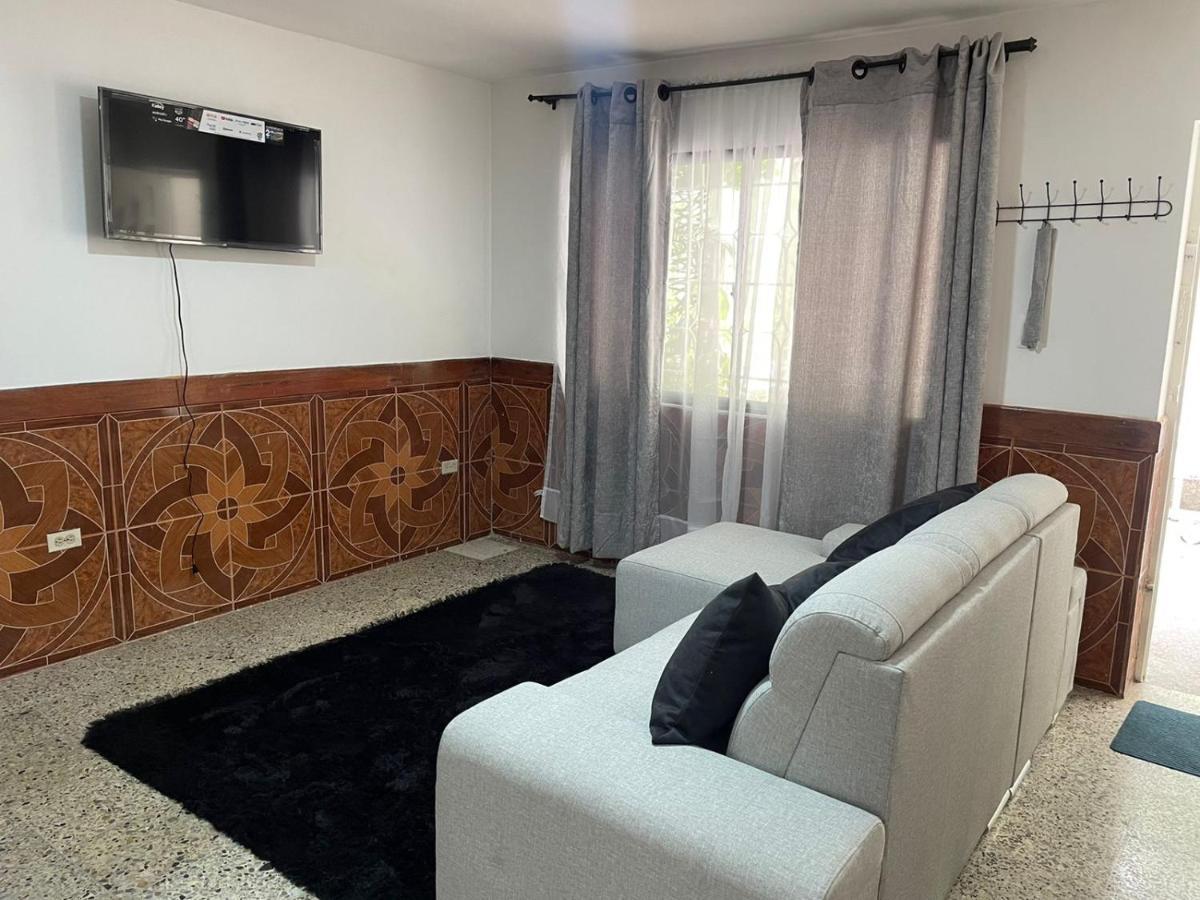 Casa Al Frente Del Pueblito Paisa Appartamento Medellín Esterno foto