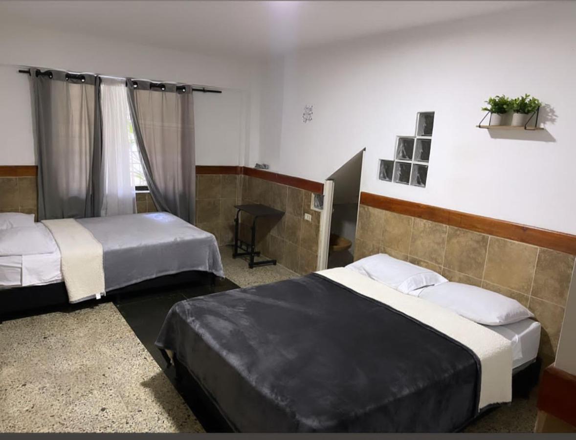 Casa Al Frente Del Pueblito Paisa Appartamento Medellín Esterno foto